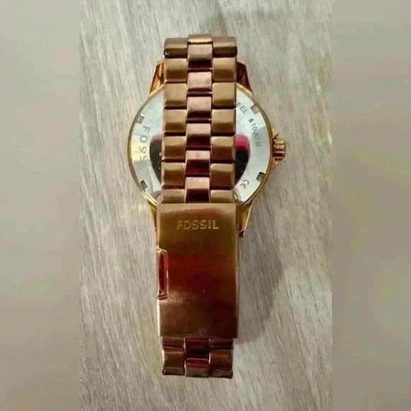 Fossil Watch Gold Toned Band Round Mother of Pearl Face Elegant WR 10ATM - Picture 5 of 6
